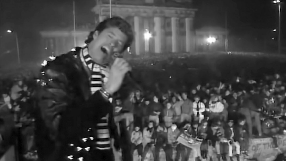 David Hasselhoff at the Berlin Wall singing Looking For Freedom